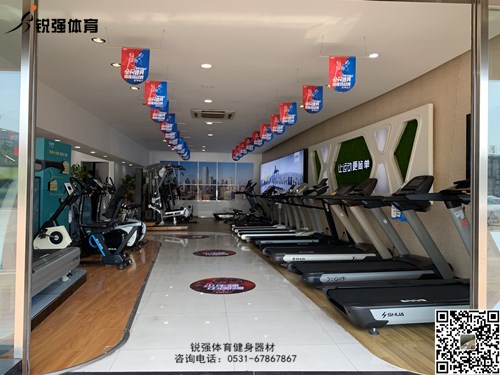 VSPORTS体育官网体育店内的跑步机
