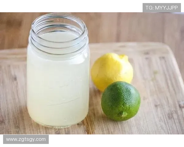 安赛龙家冰箱里塞满蛋白粉，连饮料都是自己配的电解质水